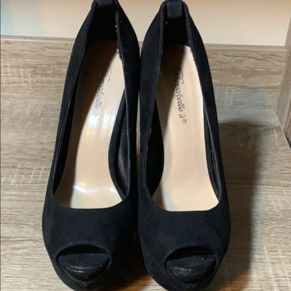 Breckelle’s Black High Heels